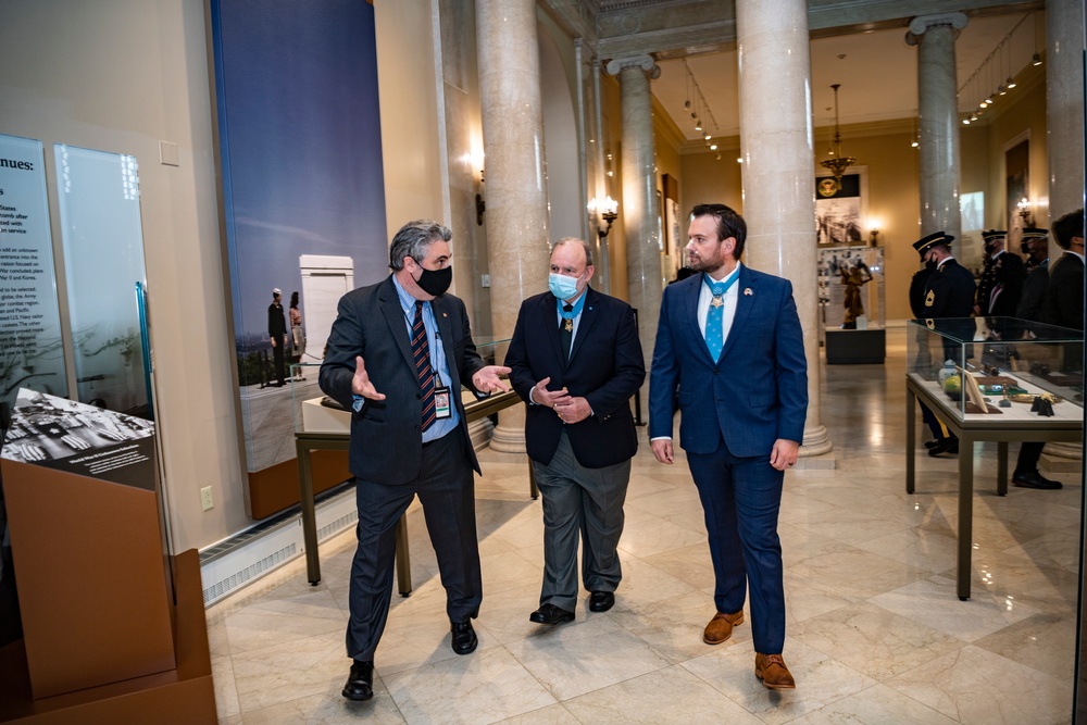 In honor of Medal of Honor Day, Medal of Honor Recipients U.S. Navy Master Chief Special Warfare Operator Edward Byers, Jr. and U.S. Army 1st Lt. Brain Thacker participate in an Army Full Honors Wreath-Laying Ceremony at the Tomb of the Unknown Soldier