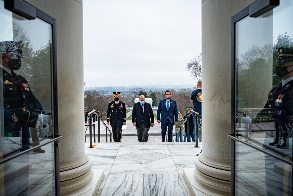 In honor of Medal of Honor Day, Medal of Honor Recipients U.S. Navy Master Chief Special Warfare Operator Edward Byers, Jr. and U.S. Army 1st Lt. Brain Thacker participate in an Army Full Honors Wreath-Laying Ceremony at the Tomb of the Unknown Soldier