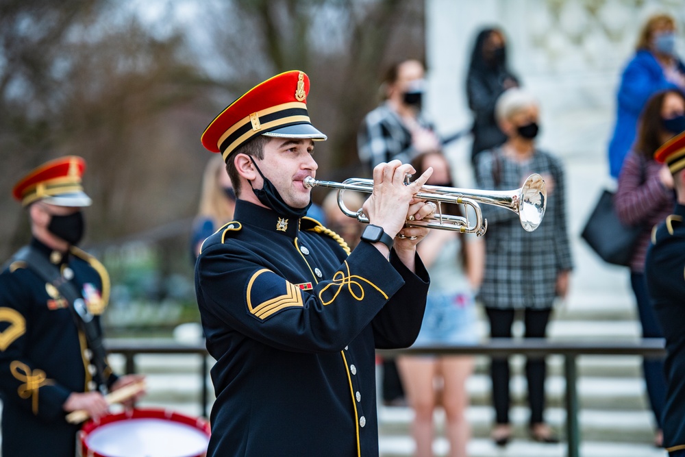 In honor of Medal of Honor Day, Medal of Honor Recipients U.S. Navy Master Chief Special Warfare Operator Edward Byers, Jr. and U.S. Army 1st Lt. Brain Thacker participate in an Army Full Honors Wreath-Laying Ceremony at the Tomb of the Unknown Soldier