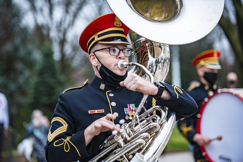 In honor of Medal of Honor Day, Medal of Honor Recipients U.S. Navy Master Chief Special Warfare Operator Edward Byers, Jr. and U.S. Army 1st Lt. Brain Thacker participate in an Army Full Honors Wreath-Laying Ceremony at the Tomb of the Unknown Soldier