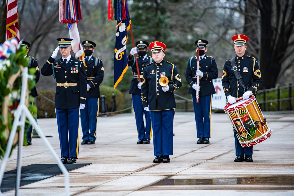 In honor of Medal of Honor Day, Medal of Honor Recipients U.S. Navy Master Chief Special Warfare Operator Edward Byers, Jr. and U.S. Army 1st Lt. Brain Thacker participate in an Army Full Honors Wreath-Laying Ceremony at the Tomb of the Unknown Soldier