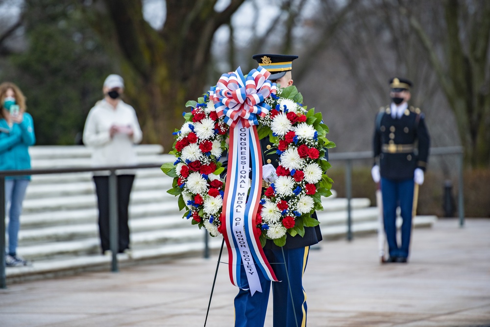 In honor of Medal of Honor Day, Medal of Honor Recipients U.S. Navy Master Chief Special Warfare Operator Edward Byers, Jr. and U.S. Army 1st Lt. Brain Thacker participate in an Army Full Honors Wreath-Laying Ceremony at the Tomb of the Unknown Soldier