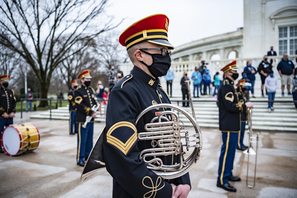 In honor of Medal of Honor Day, Medal of Honor Recipients U.S. Navy Master Chief Special Warfare Operator Edward Byers, Jr. and U.S. Army 1st Lt. Brain Thacker participate in an Army Full Honors Wreath-Laying Ceremony at the Tomb of the Unknown Soldier