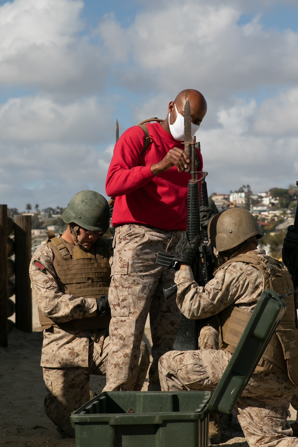 Recruits conduct training exercise at MCRD San Diego