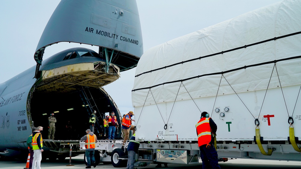SBIRS GEO-5 takes flight with C-5M Super Galaxy to Cape Canaveral
