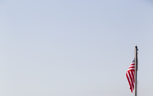 USS Somerset LCACs begin offload in Oman