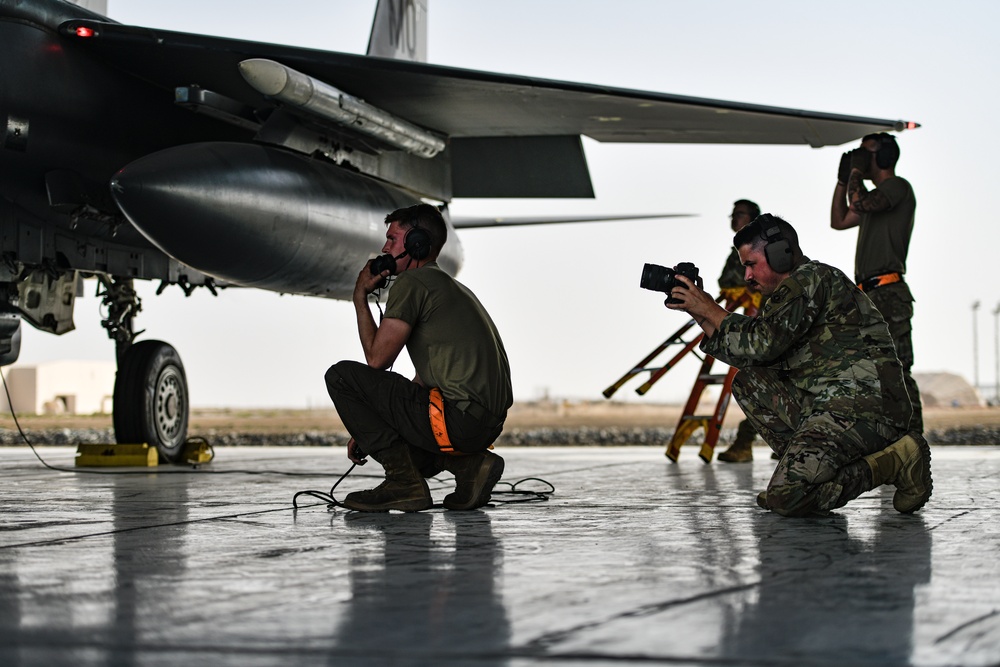 Members of the 332 Air Expeditionary Wing Demostrate Combat Enhancing Capabilities