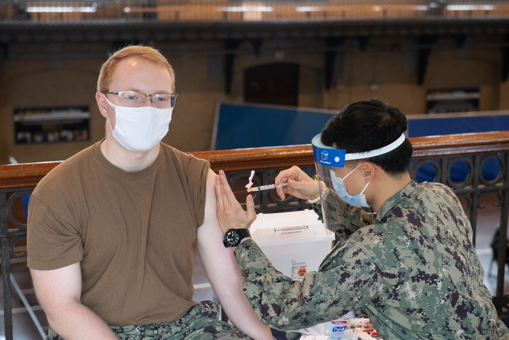 USNA Midshipmen Receive COVID Vaccine