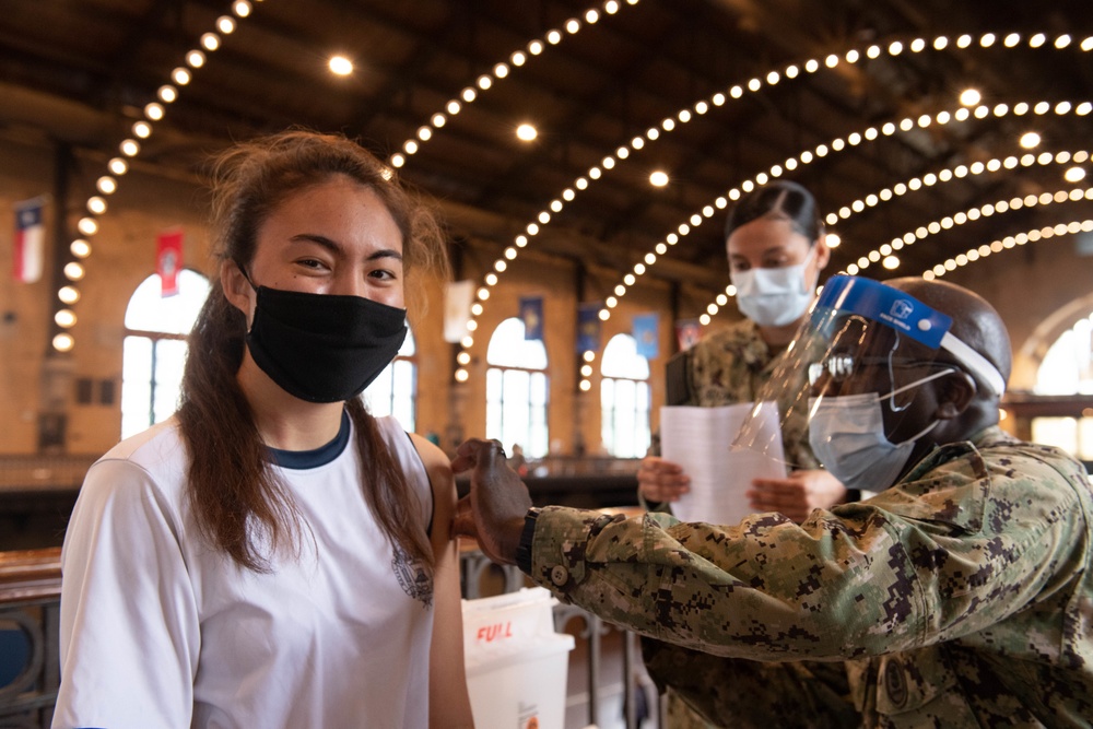 USNA Midshipmen Receive COVID Vaccine