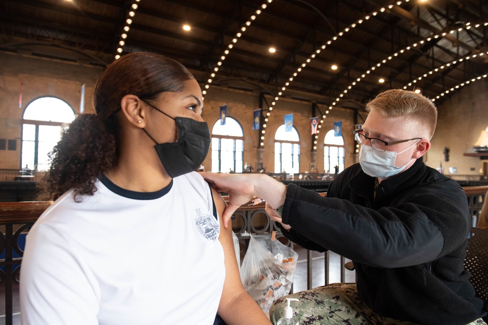 USNA Midshipmen Receive COVID Vaccine