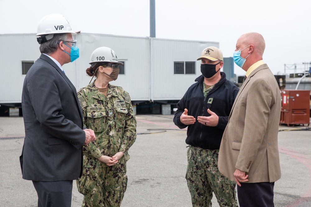 Acting Secretary of the Navy Thomas W. Harker stops at Dry Dock 4 during his visit to Norfolk Naval Shipyard March 17