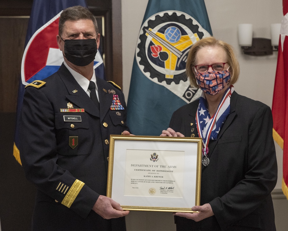 RIA honors SES’s 40-year career in farewell ceremony