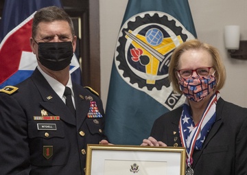 RIA honors SES’s 40-year career in farewell ceremony