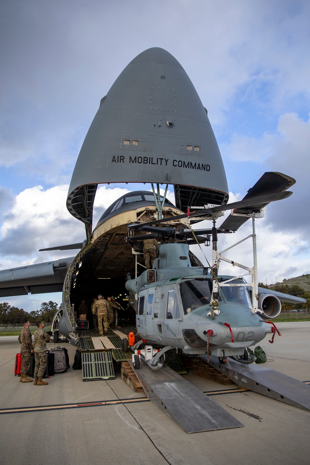 Marines, airmen load helicopters into Super Galaxy for deployment
