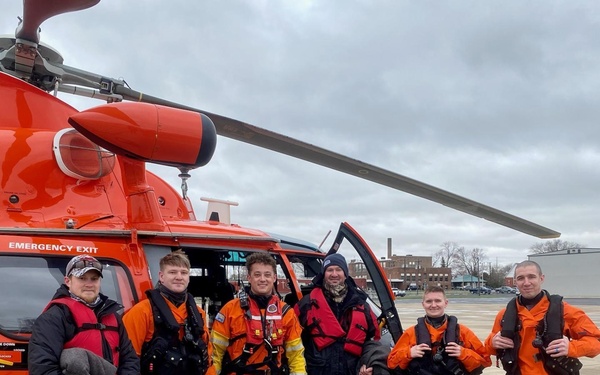 Coast Guard Air Station Detroit rescues 2 in Sandusky Bay, Ohio