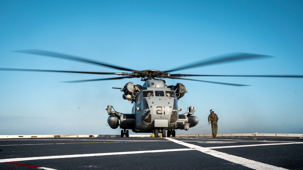 VMM-165 (REIN) Conducts Flight Operations Aboard USS Portland