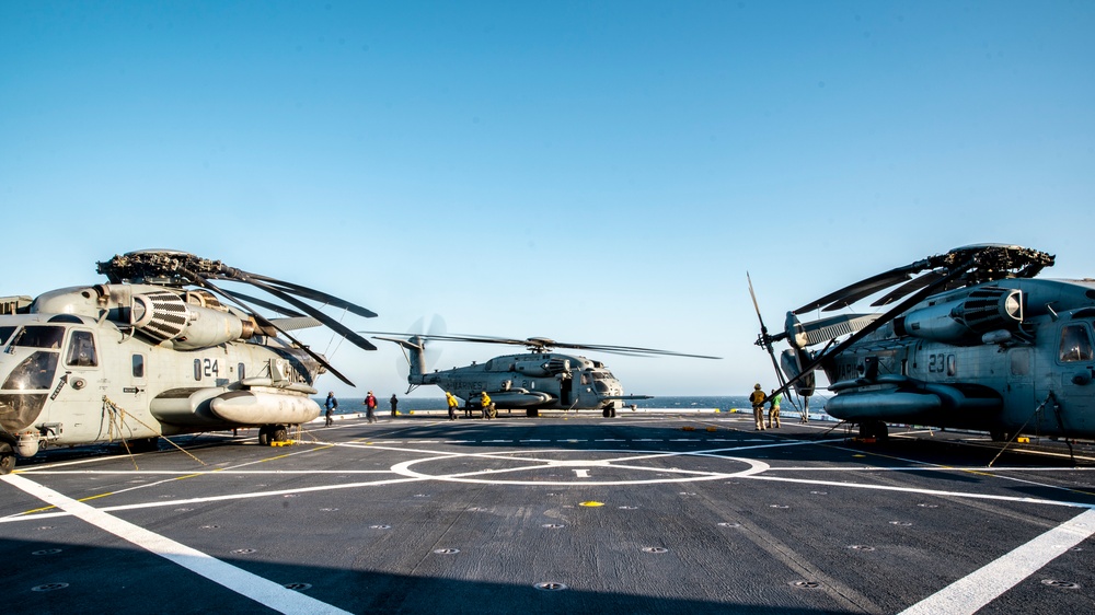 VMM-165 (REIN) Conducts Flight Operations Aboard USS Portland