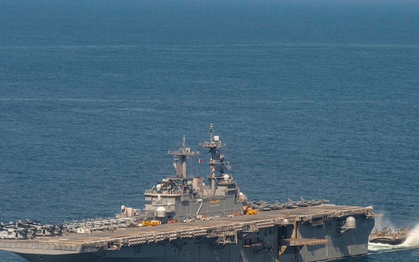 USS Essex LCAC Operations