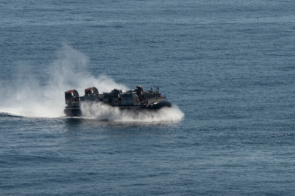 USS Essex LCAC Operations