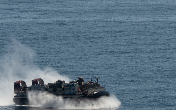 USS Essex LCAC Operations