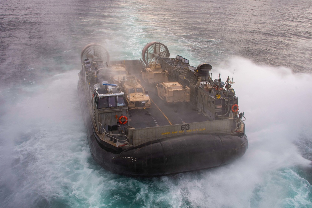 USS Essex LCAC Operations