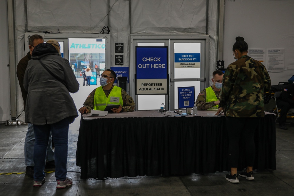 101st Soldiers continue to support FEMA at the United Center COVID-19 Community Vaccination Center, Chicago.