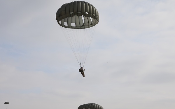 5th QM Paratroopers Enhance their Sling Load and Airborne Capabilities