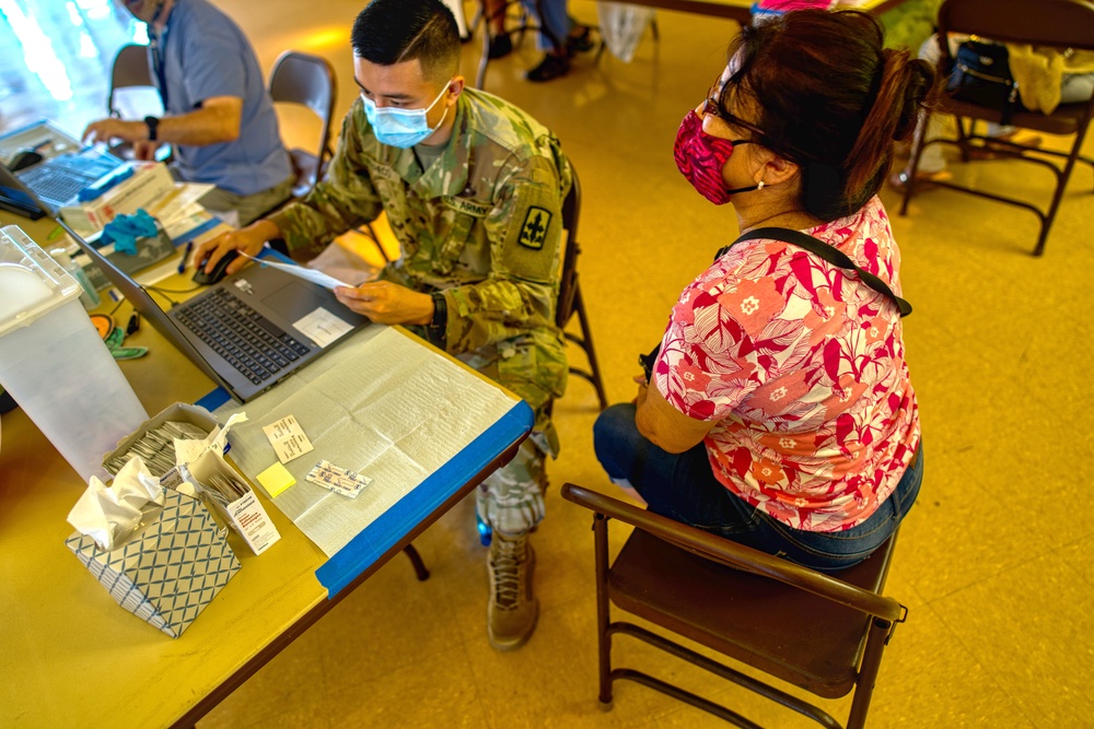 Hawaii National Guard administer COVID-19 vaccine in Kauai