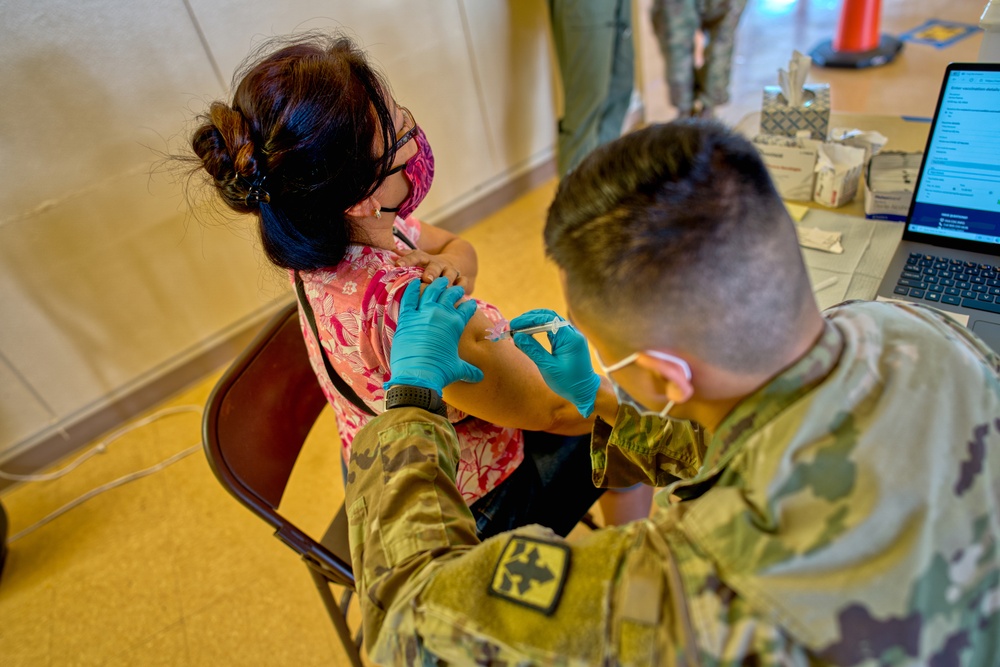 Hawaii National Guard administer COVID-19 vaccine in Kauai