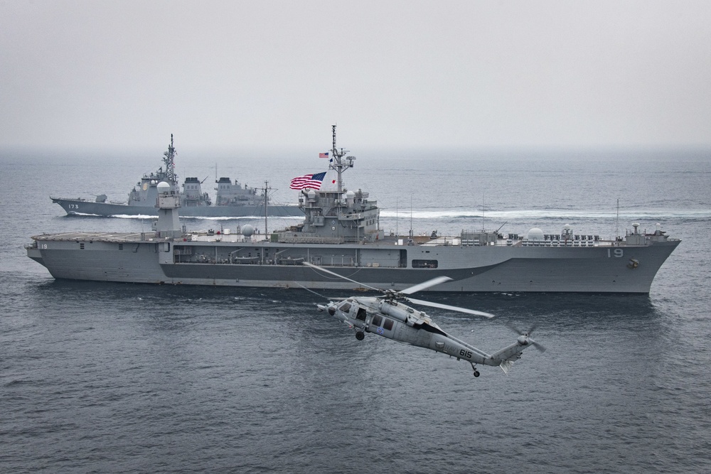 USS Blue Ridge, JS Kongo Conduct Bilateral Exercise