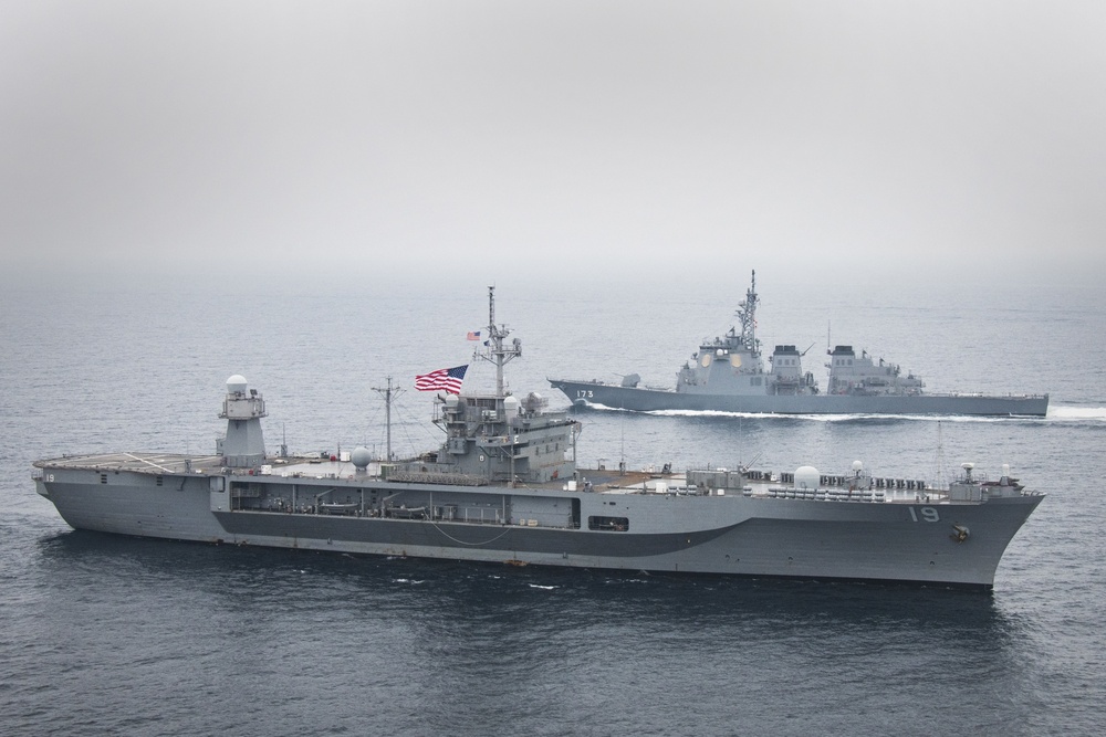 USS Blue Ridge, JS Kongo Conduct Bilateral Exercise