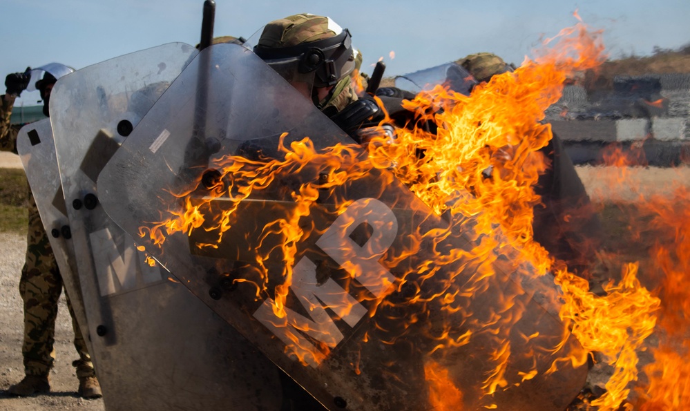 KFOR Polish Contingent braves fire phobia training