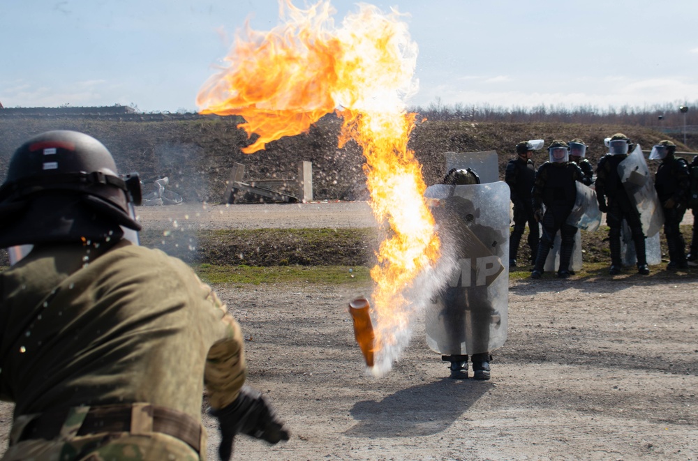KFOR Polish Contingent braves fire phobia training