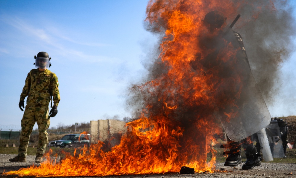 KFOR Polish Contingent braves fire phobia training