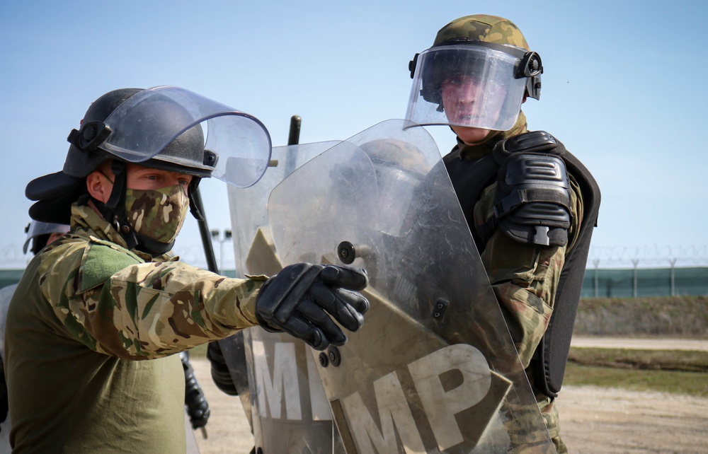 KFOR Polish Contingent braves fire phobia training