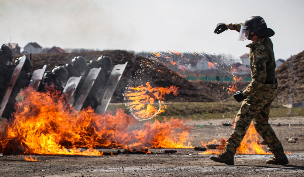 KFOR Polish Contingent braves fire phobia training