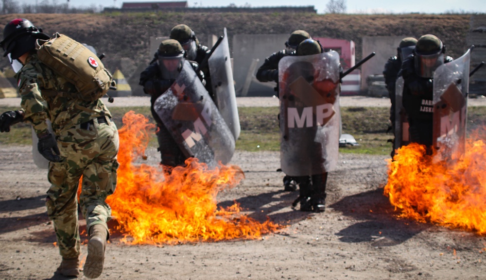 KFOR Polish Contingent braves fire phobia training