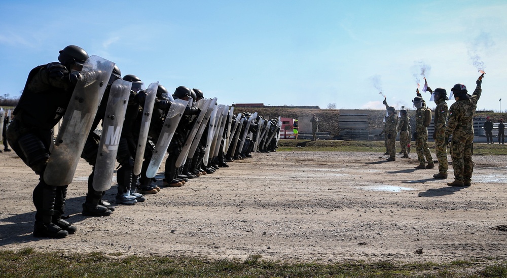 KFOR Polish Contingent braves fire phobia training