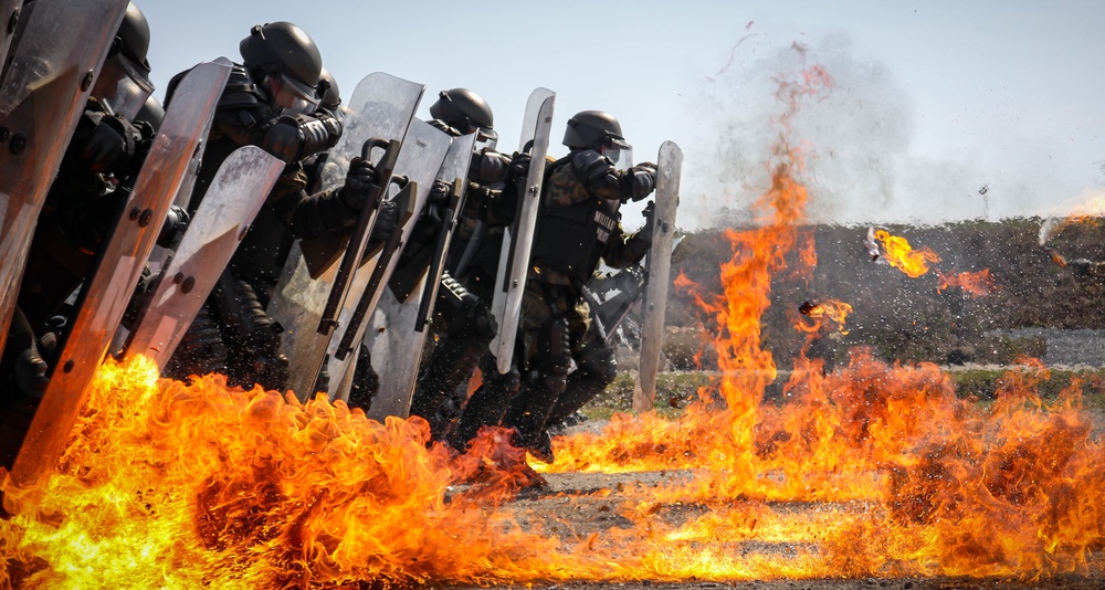 KFOR Polish Contingent braves fire phobia training