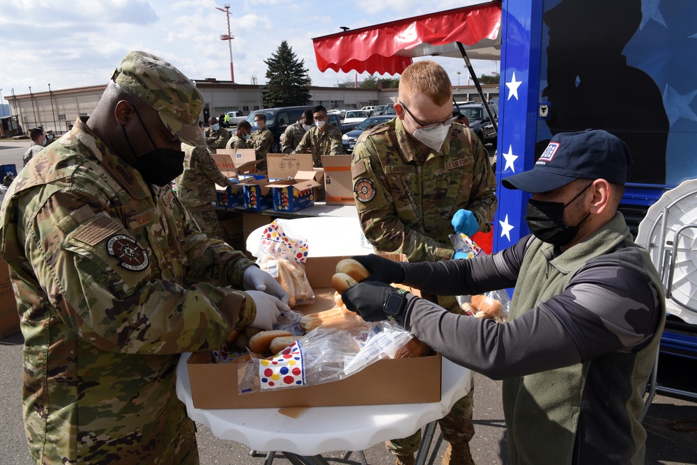 LRG, USO show support for Airmen