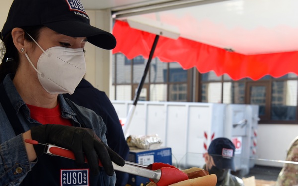 LRG, USO show support for Airmen