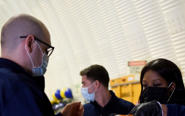 LRG, USO show support for Airmen