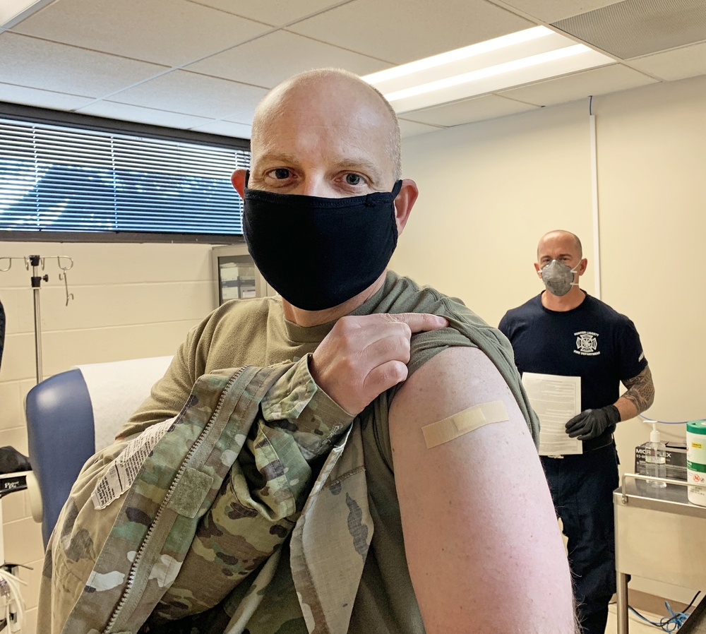 FHL Garrison Commander Gets COVID-19 Vaccine