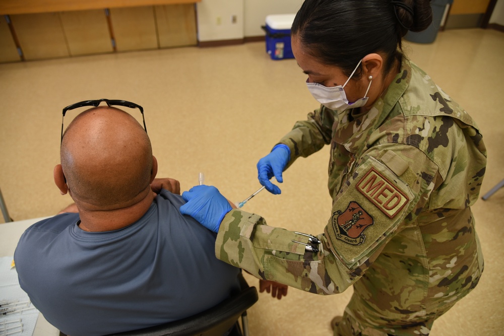 AZNG provides vaccinations to residents of Yuma County