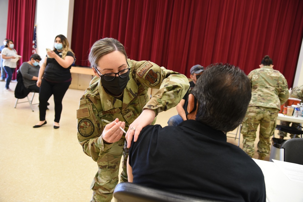 AZNG provides vaccinations to residents of Yuma County