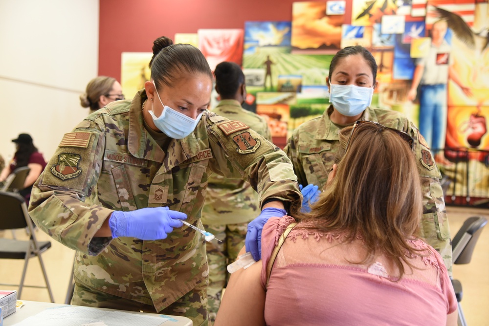 AZNG provides vaccinations to residents of Yuma County