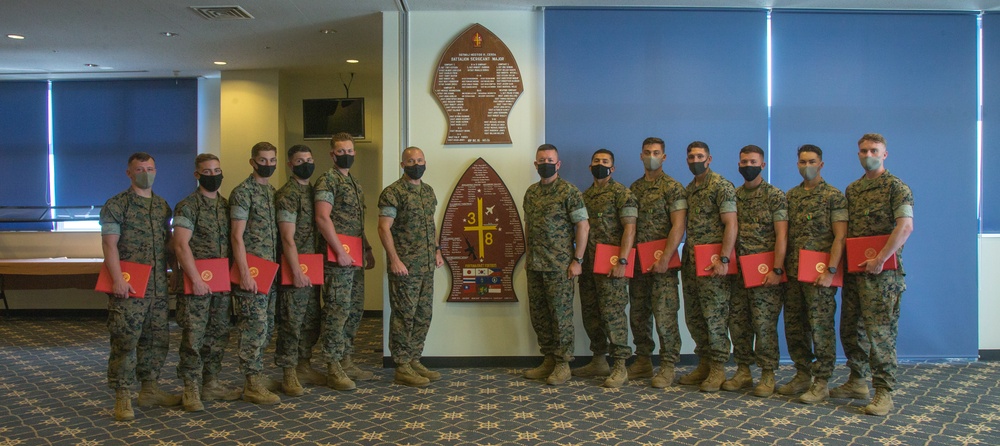 Maj. Gen. Bierman presents Navy and Marine Corps Achievement Medals to 3/8 Marines