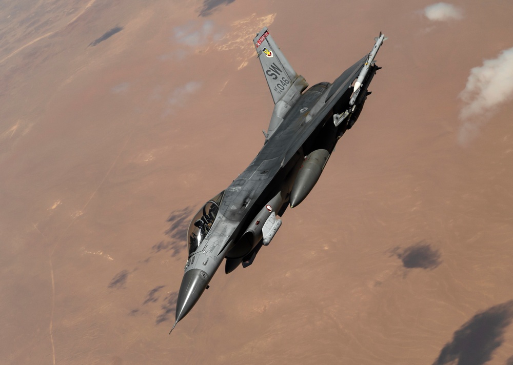 Python Ops refuel F-16’S