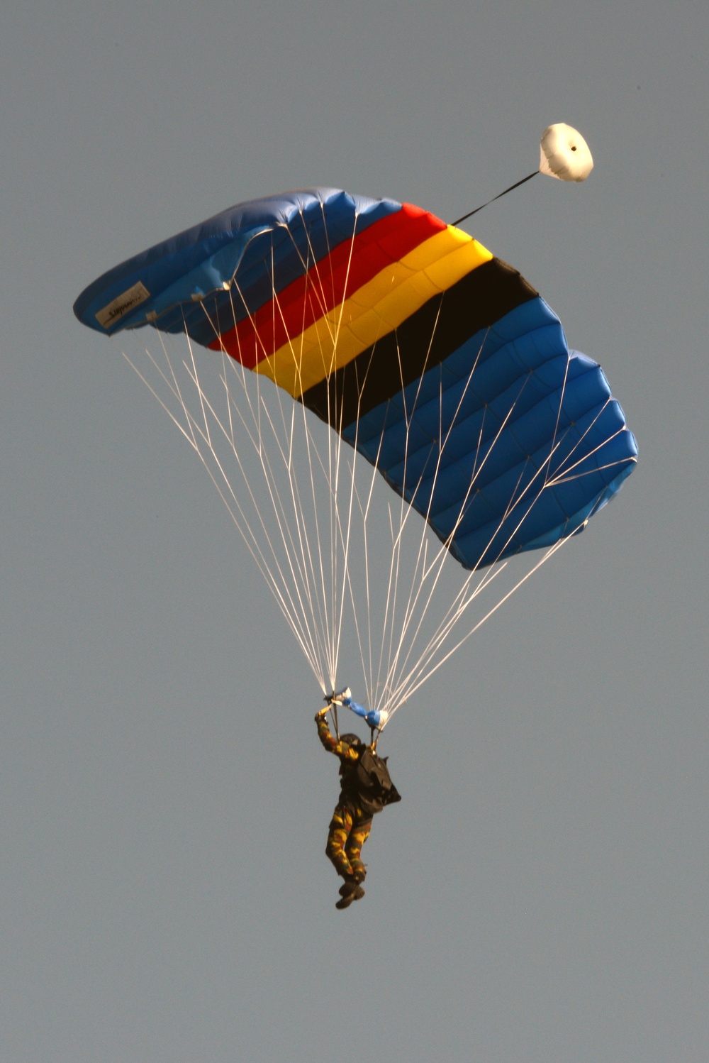 Army belgian paratroopers jumping on Chièvres Air Base