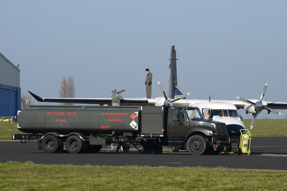 Army belgian paratroopers jumping on Chièvres Air Base